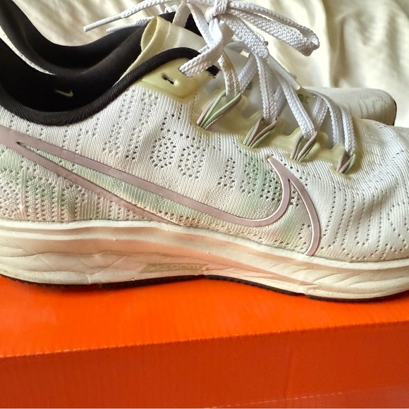 Nike air zoom Pegasus trainers, Athletic Shoes with Streamlined Design size 10 - Picture 5 of 8